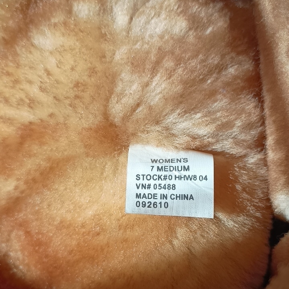 L.L. Bean Women's Tan Shearling Winter Boots - Picture 11 of 13